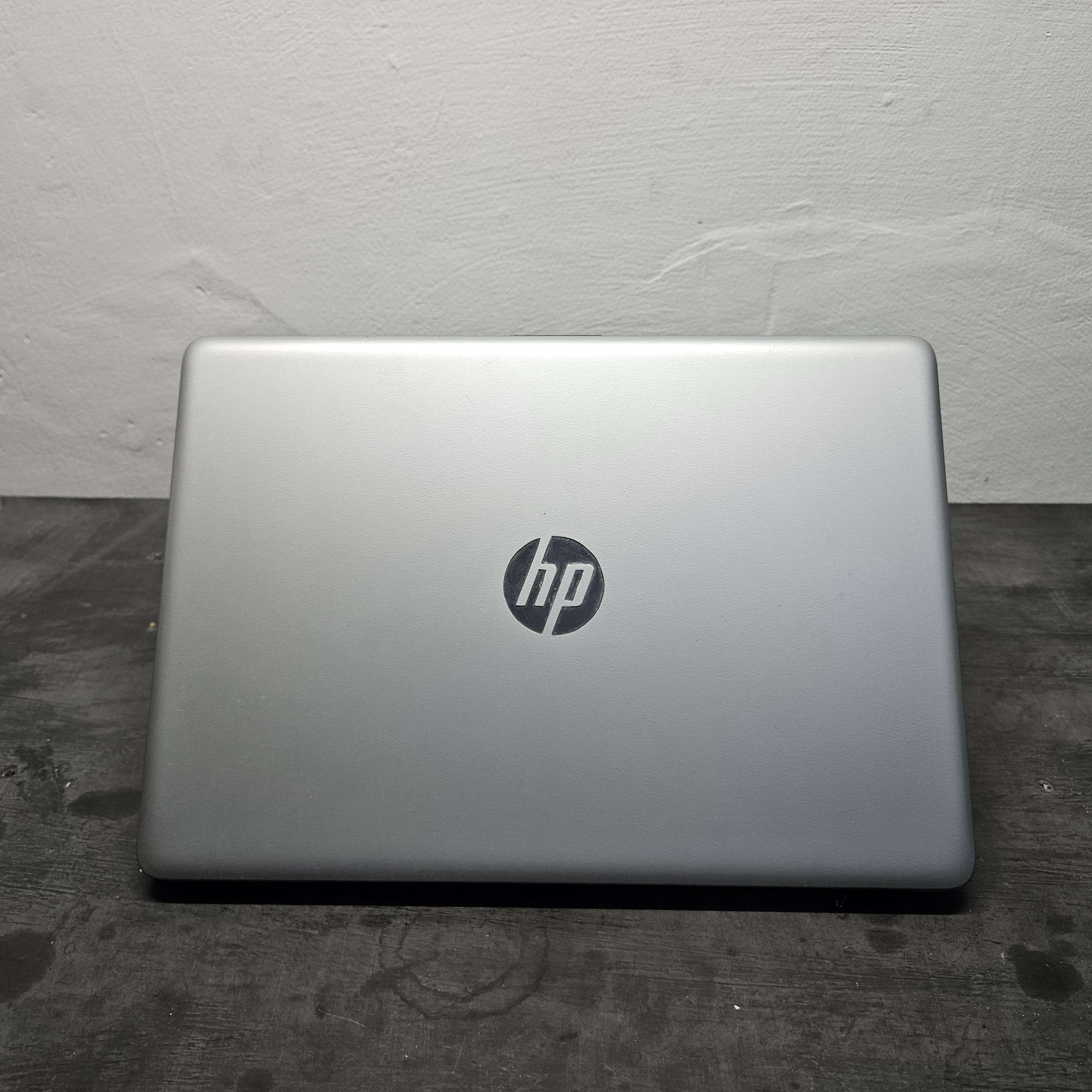 HP 14 AMD A9 RADEON R5 RAM 8GB SSD 256GB