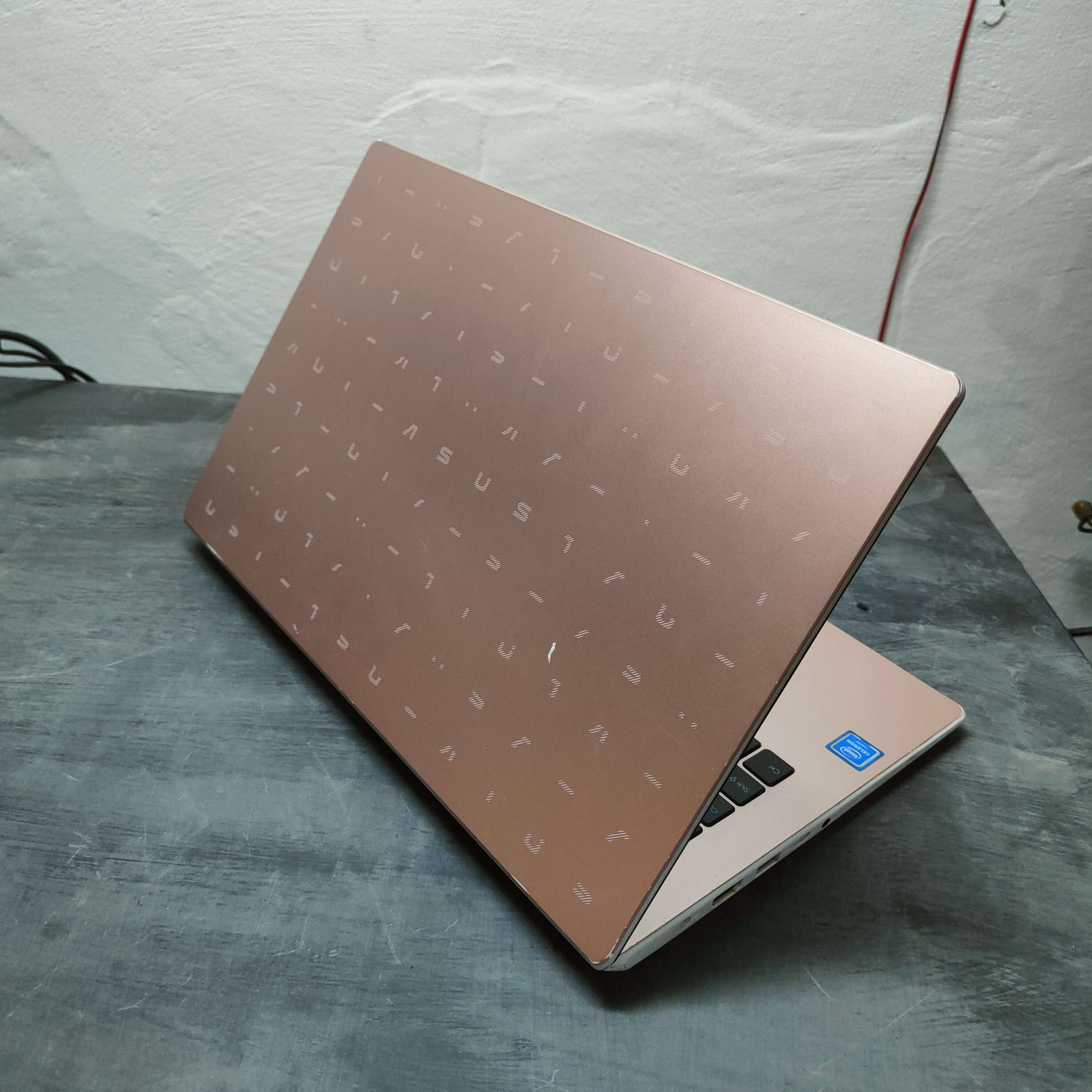 ASUS VIVOBOOK E410M INTEL CELERON N4020 RAM 4GB SSD 256GB 2020 Warna Pink