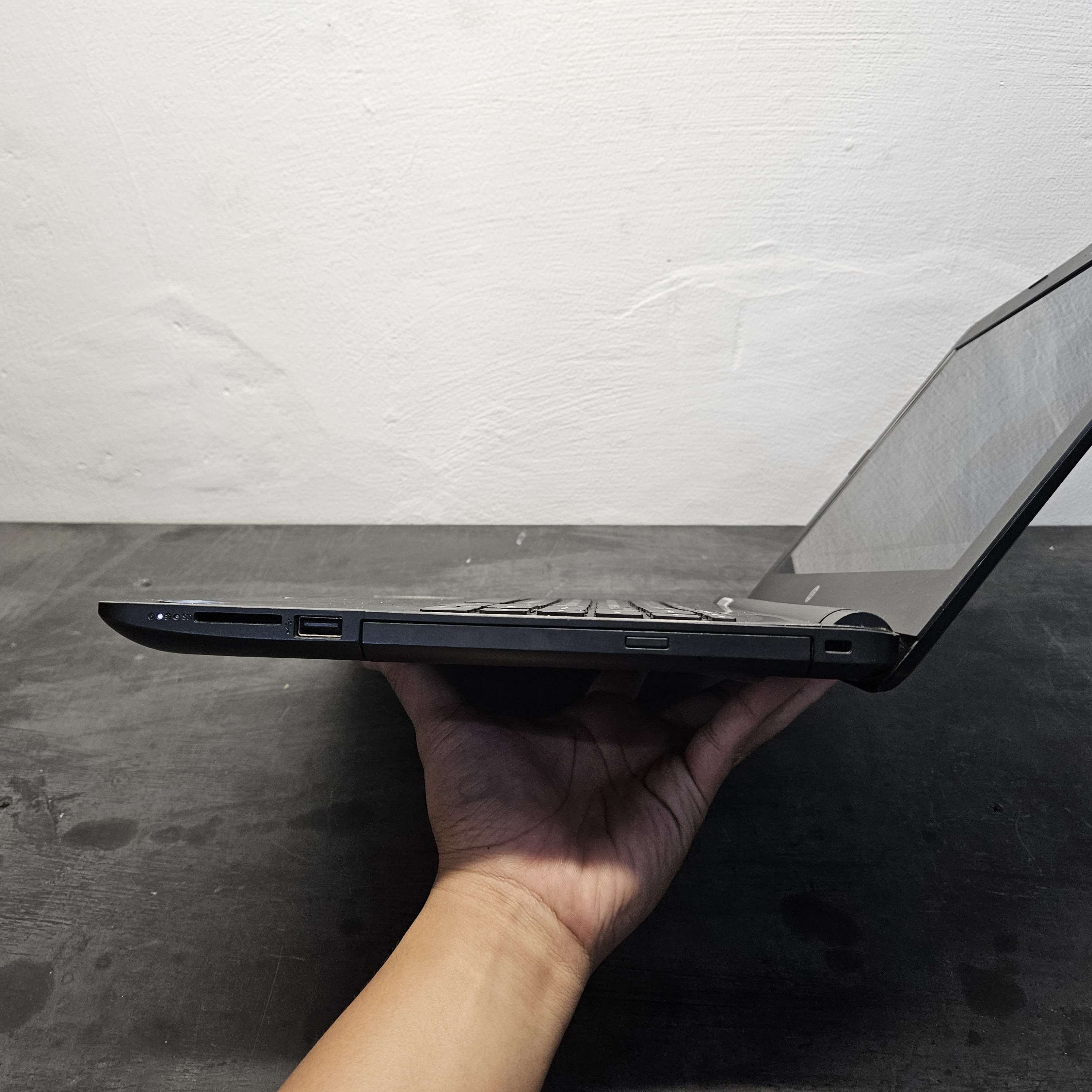 HP 14 CORE i3 gen 6 RAM 8GB SSD 128GB