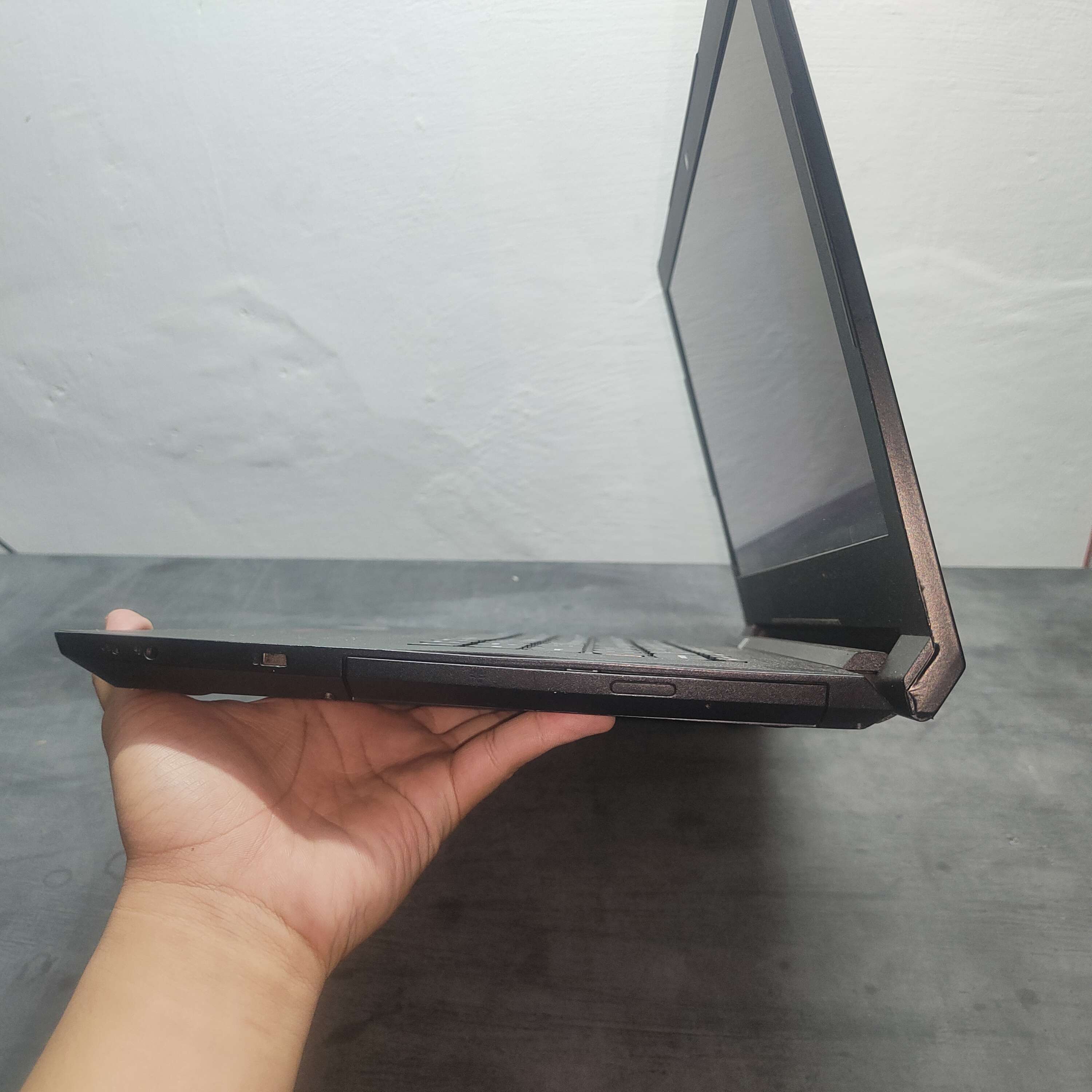 Lenovo V110-14AST AMD A9 Radeon R5 RAM 8GB SSD 256GB