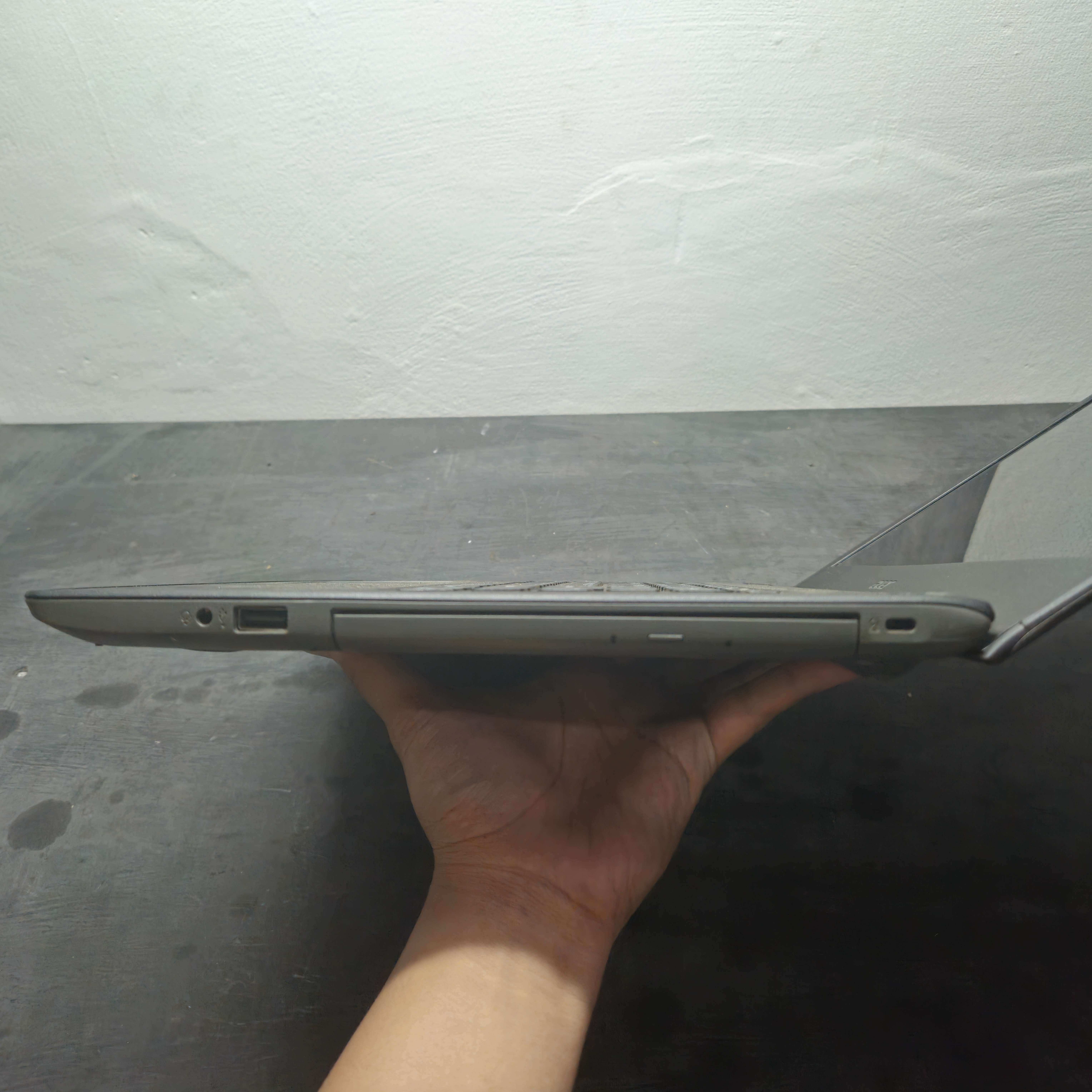 ACER a514 double grafis CORE i3 gen 6 Nvidia 940MX RAM 8GB