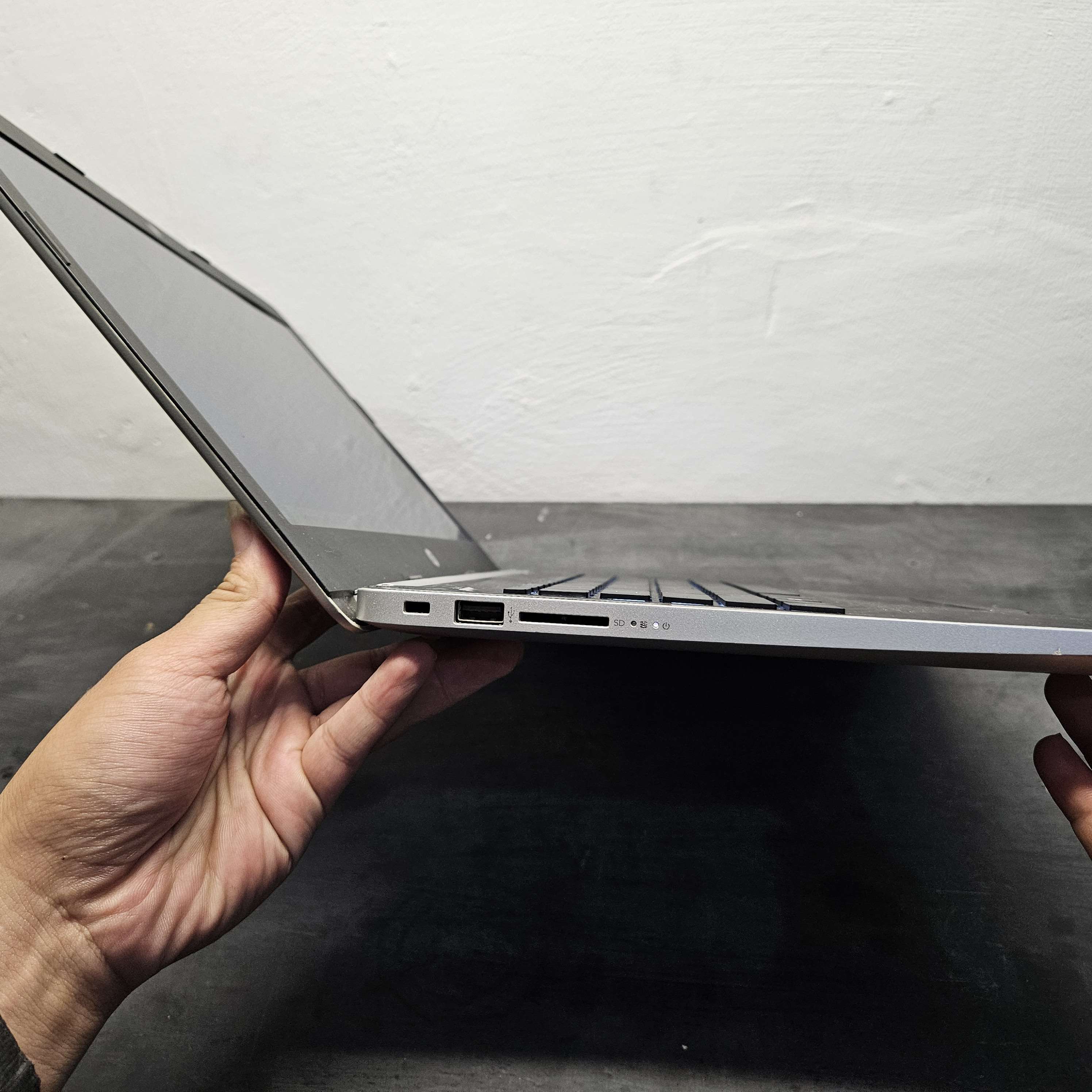 HP 14 AMD A9 RADEON R5 RAM 8GB SSD 256GB