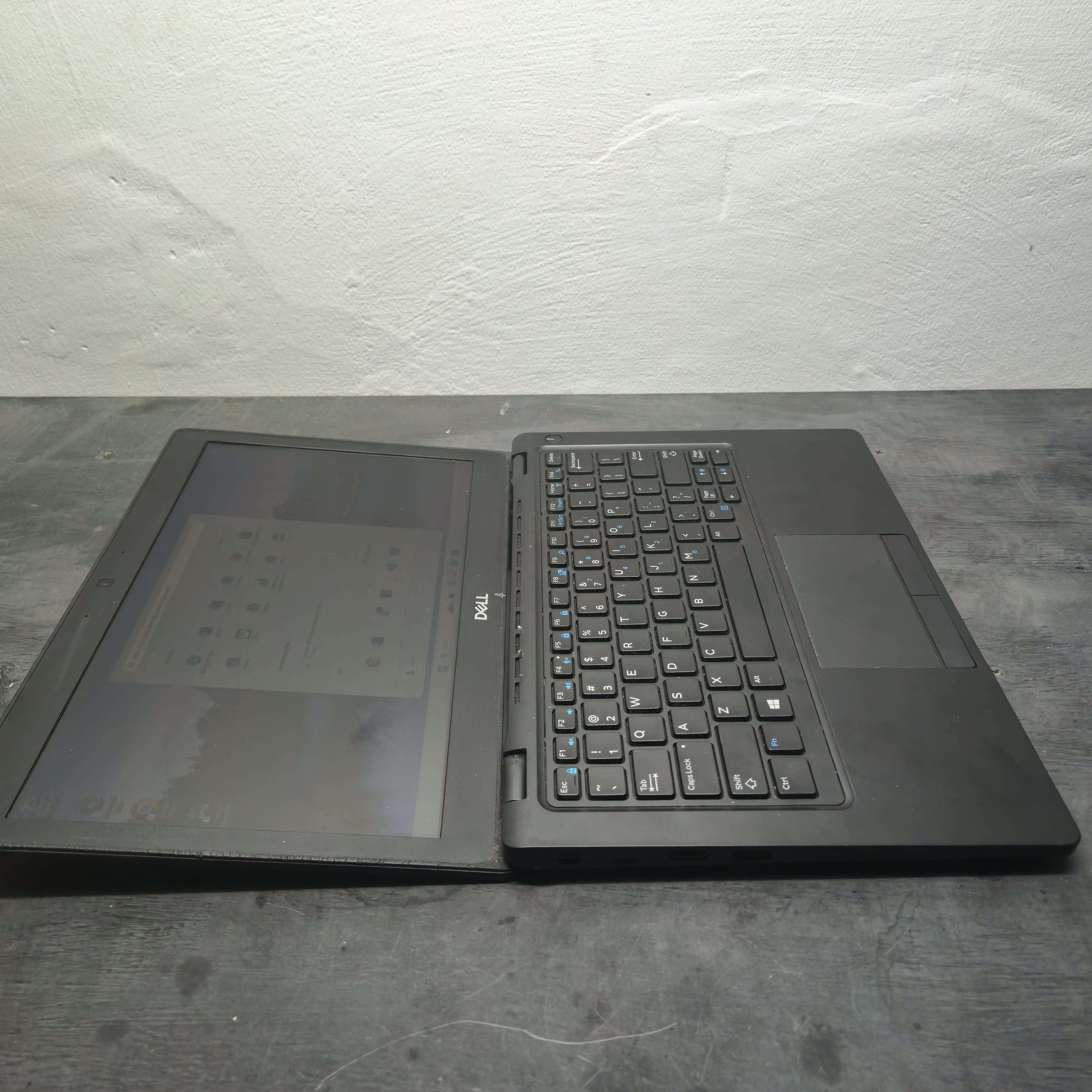 DELL Latitude 5290 CORE i3 gen 7 RAM 8GB SSD 128GB BATERAI AWET