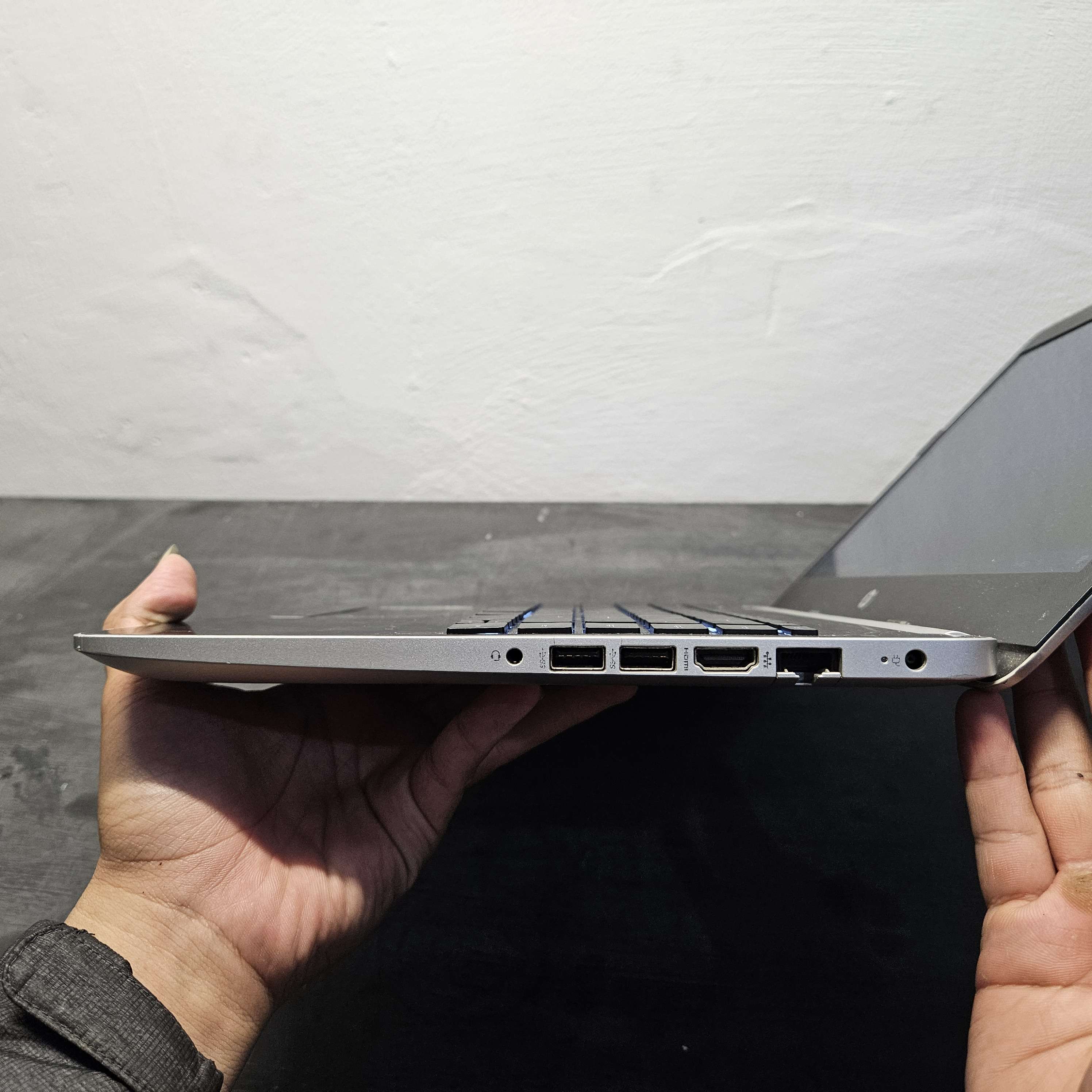 HP 14 AMD A9 RADEON R5 RAM 8GB SSD 256GB
